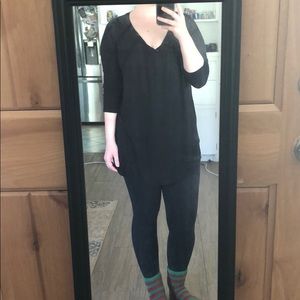 American Eagle Black 3/4 Sleeve V-Neck top